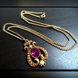 AVON AMETHYST GLASS & PEARL NECKLACE EUC